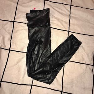 Spans Faux Leather Moto Leggings